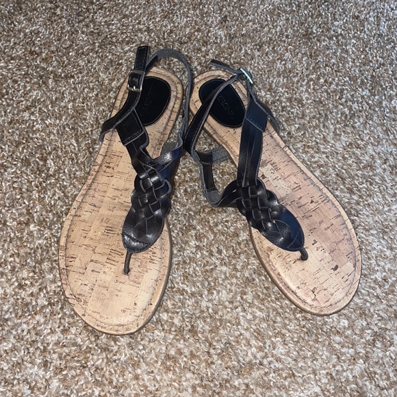 Size 9.5 - Picture 2 of 6